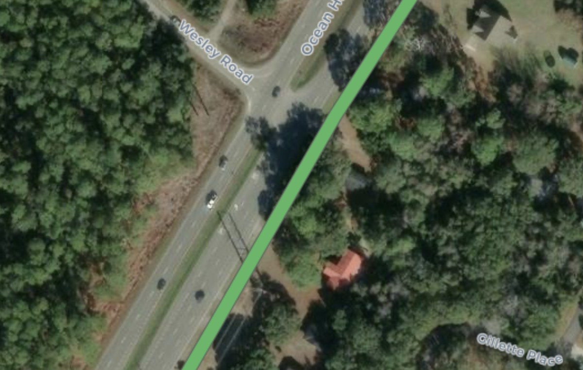 The same intersection after the correction. The green trail line now runs directly alongside US 17, hard against the edge of the pavement.